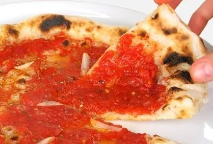 ingredienti per pizza marinara: esempio di pizza marinara fatta in casa